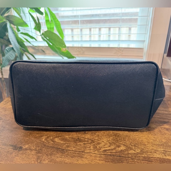 Marc Jacobs Black Saffiano Leather Tote with Double Straps - Picture 3 of 8